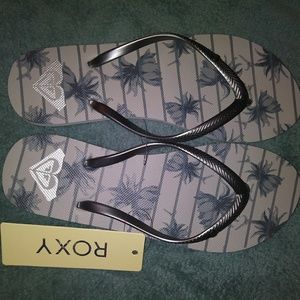 New new new Roxy flip flops